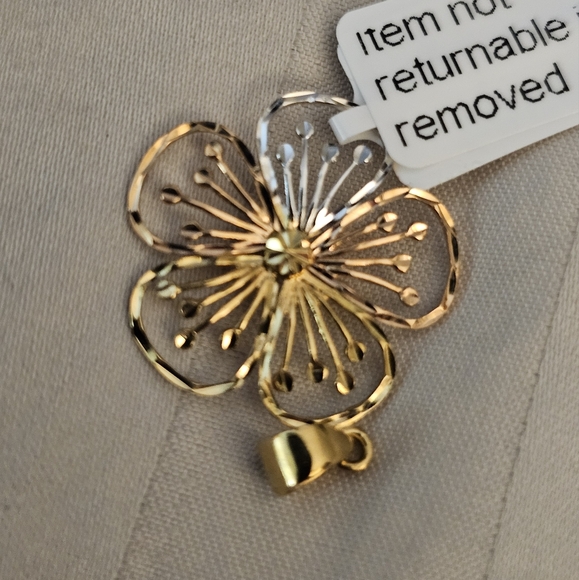 2.5 cm long, Diamond Cut 14K Tri-Color gold flower pendant, 2cm wide, NWT! - Picture 3 of 8
